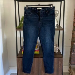 Abercrombie & Fitch - super skinny high rise dark denim. Size 31/12s (short)